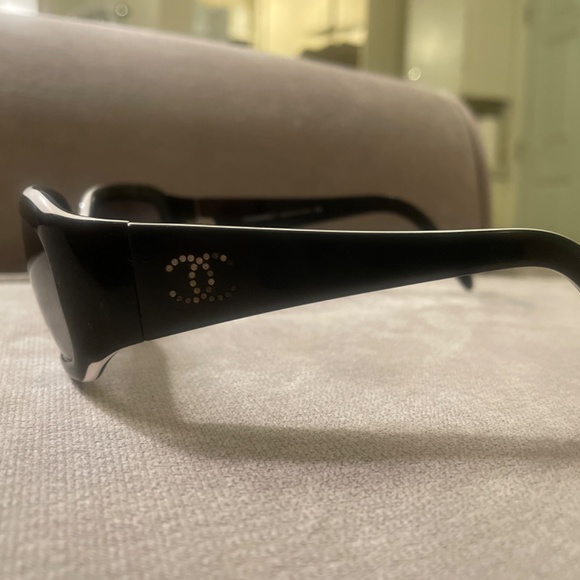 Chanel 2000s sunglasses - Picture 4 of 6